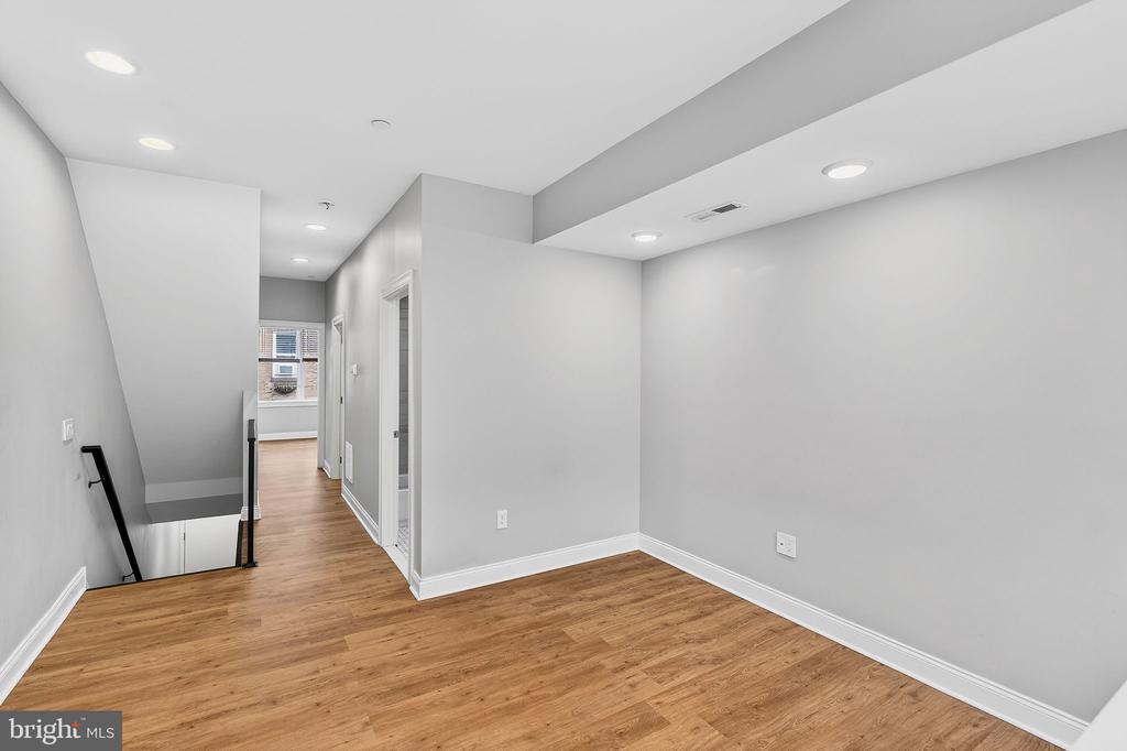 2528 E ALBERT