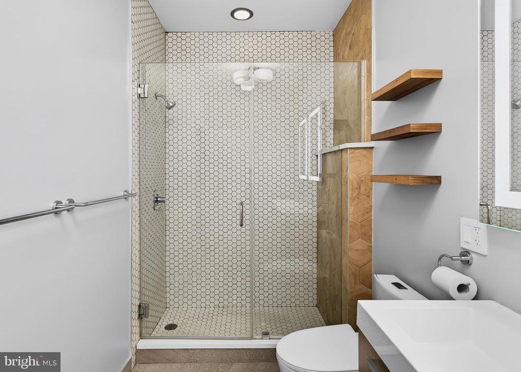 2528 E ALBERT