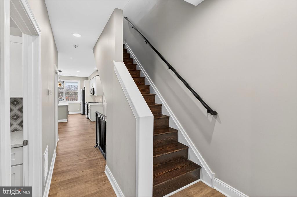 2528 E ALBERT