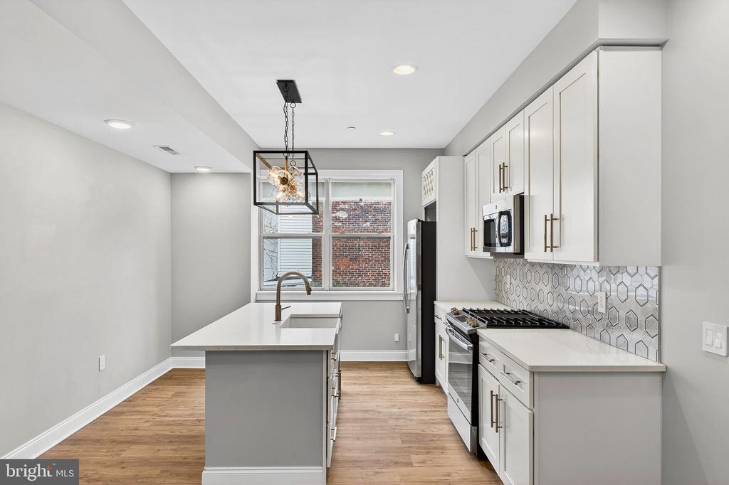 2528 E ALBERT