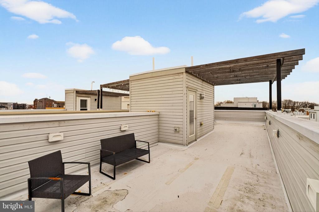 2528 E ALBERT