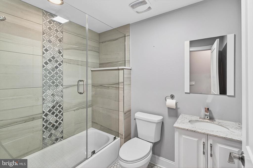 2528 E ALBERT