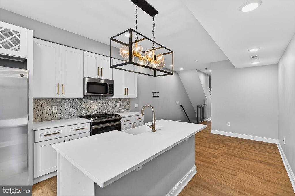 2528 E ALBERT