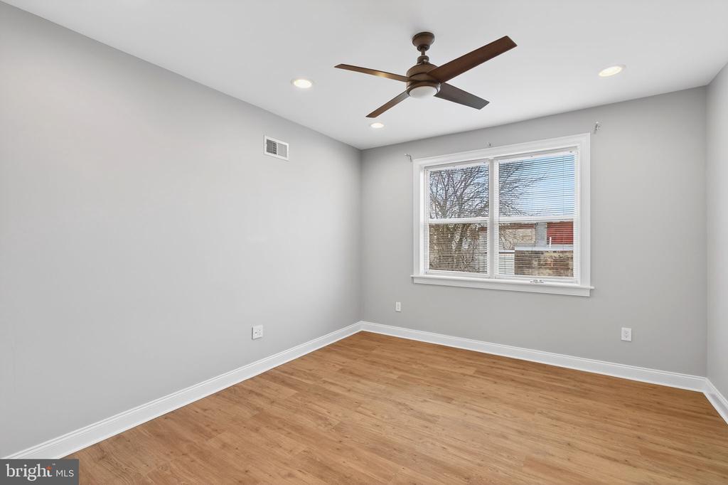 2528 E ALBERT