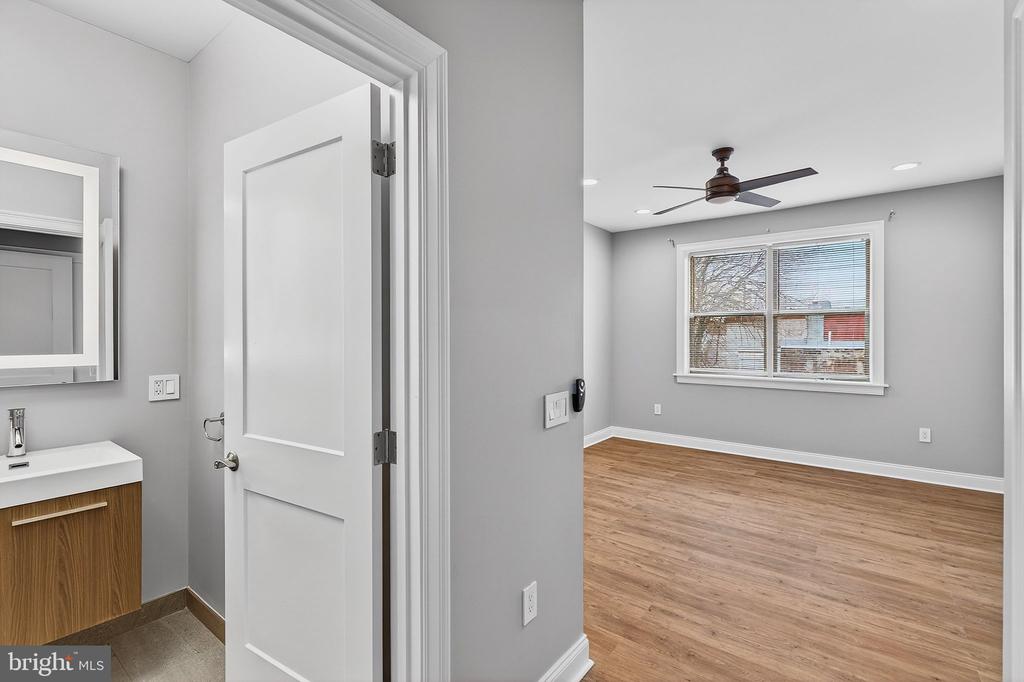 2528 E ALBERT