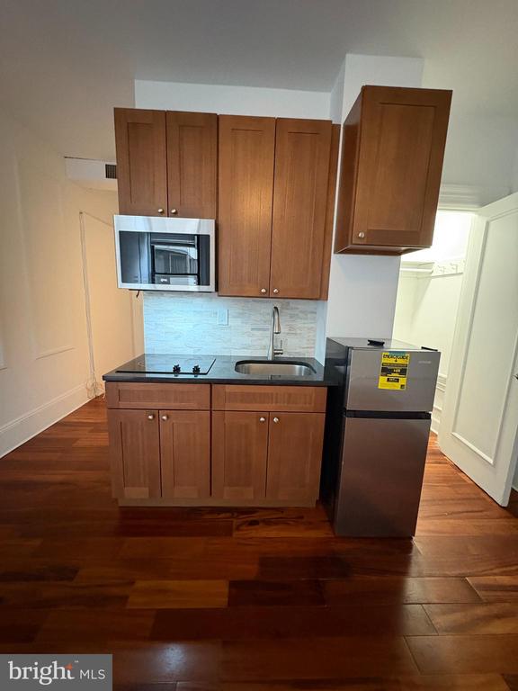 1324 LOCUST STREET 00 1017