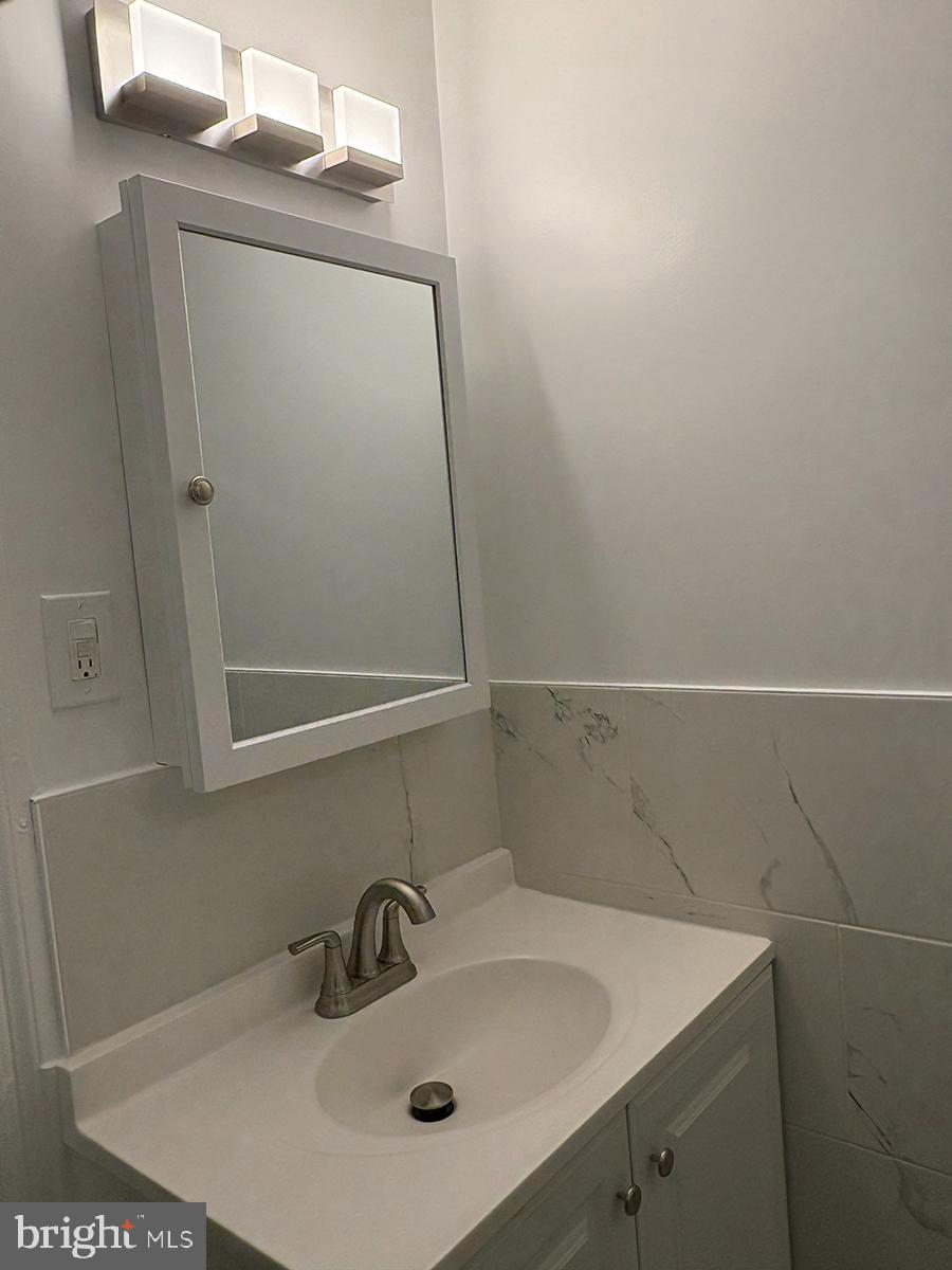 1324 LOCUST STREET 00 1017