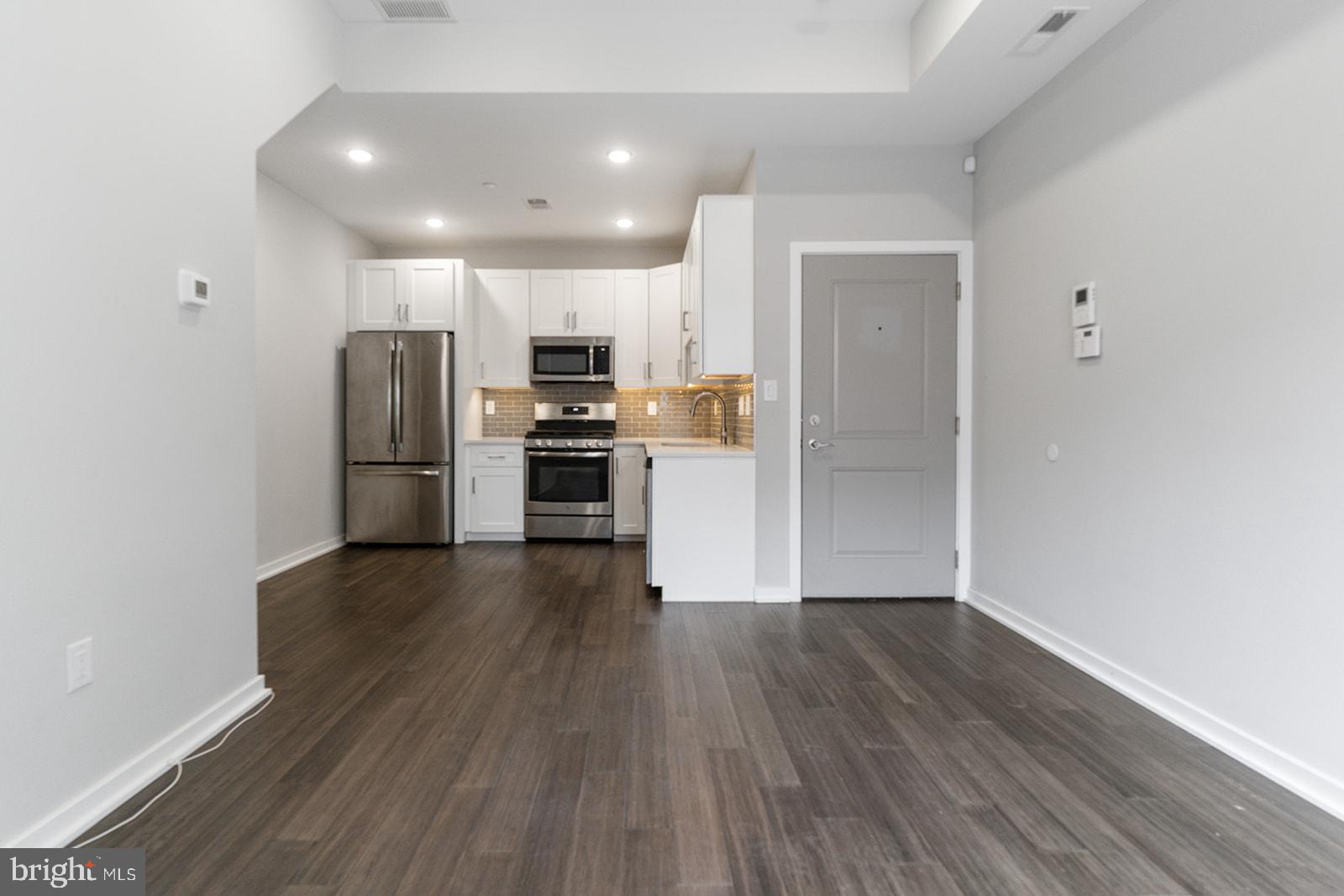 1904 E HAGERT STREET B