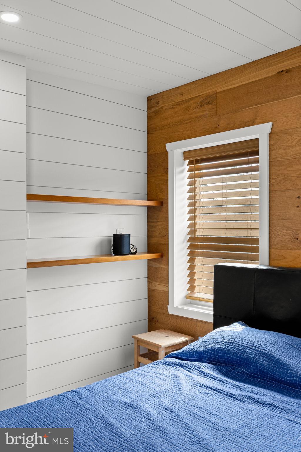 2175 E HAGERT STREET