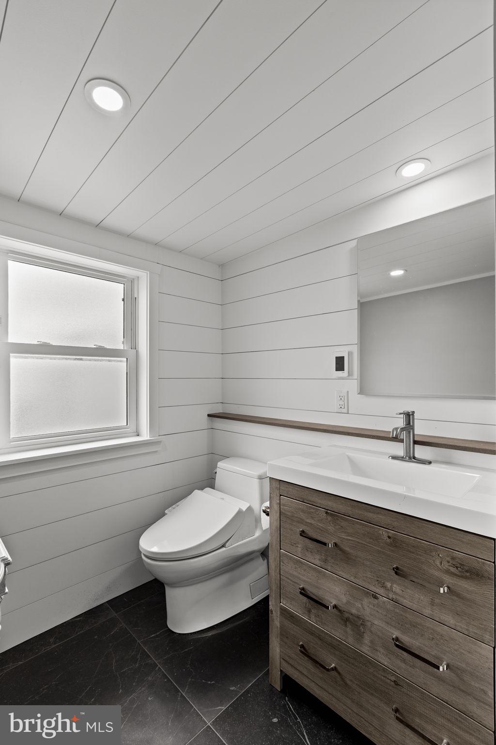 2175 E HAGERT STREET