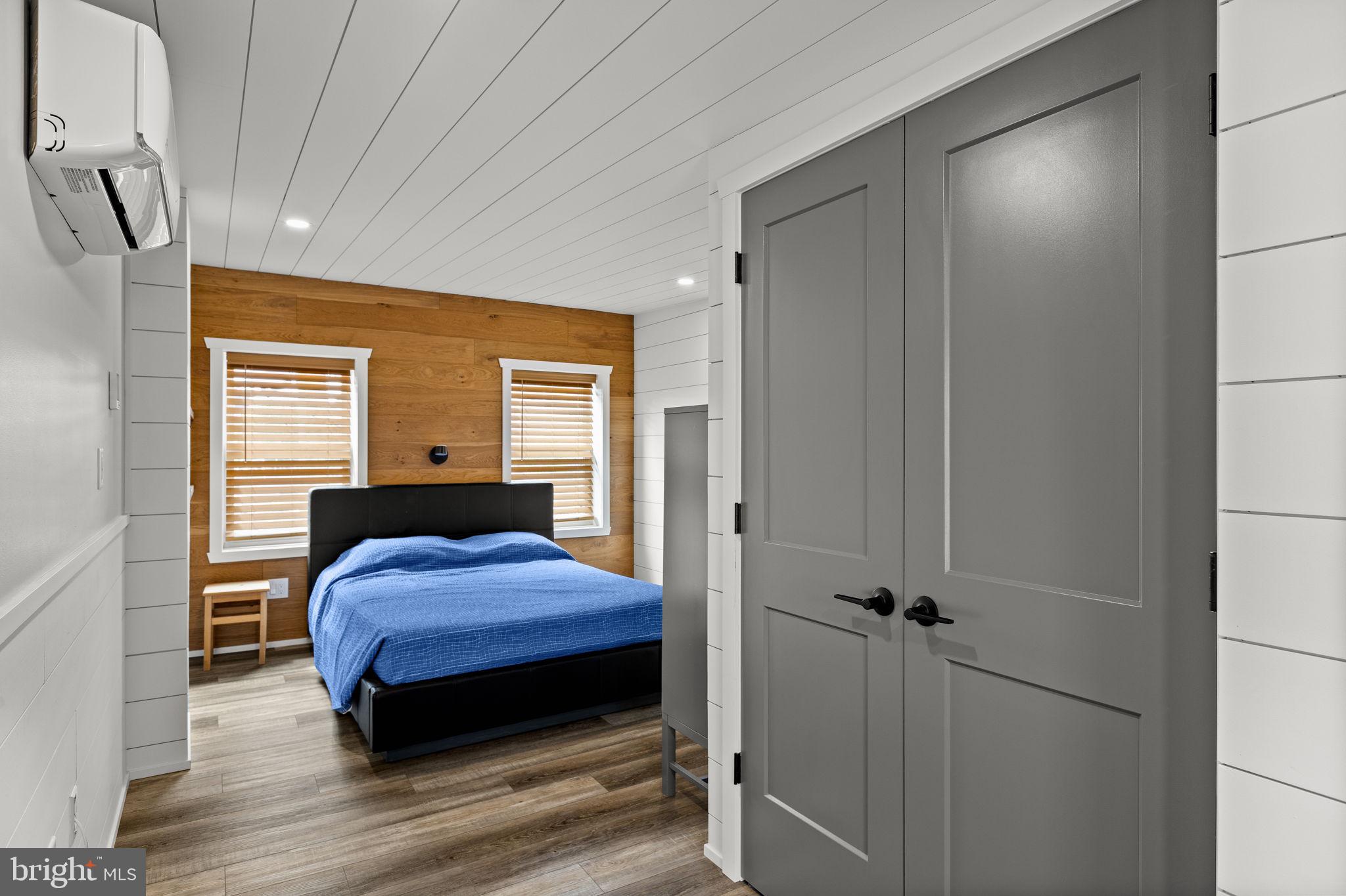 2175 E HAGERT STREET