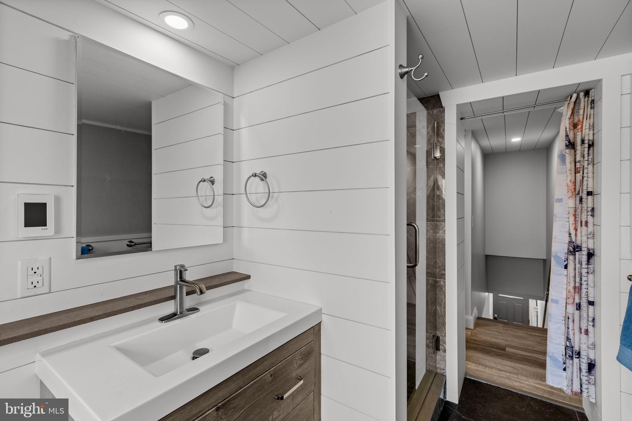 2175 E HAGERT STREET