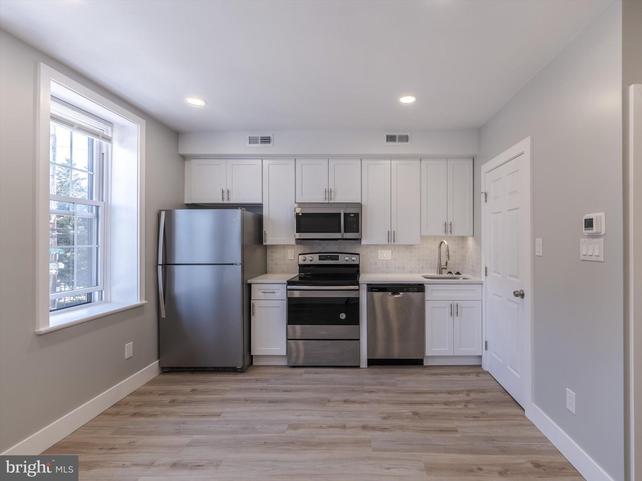 672 N 19TH STREET 2ND FL