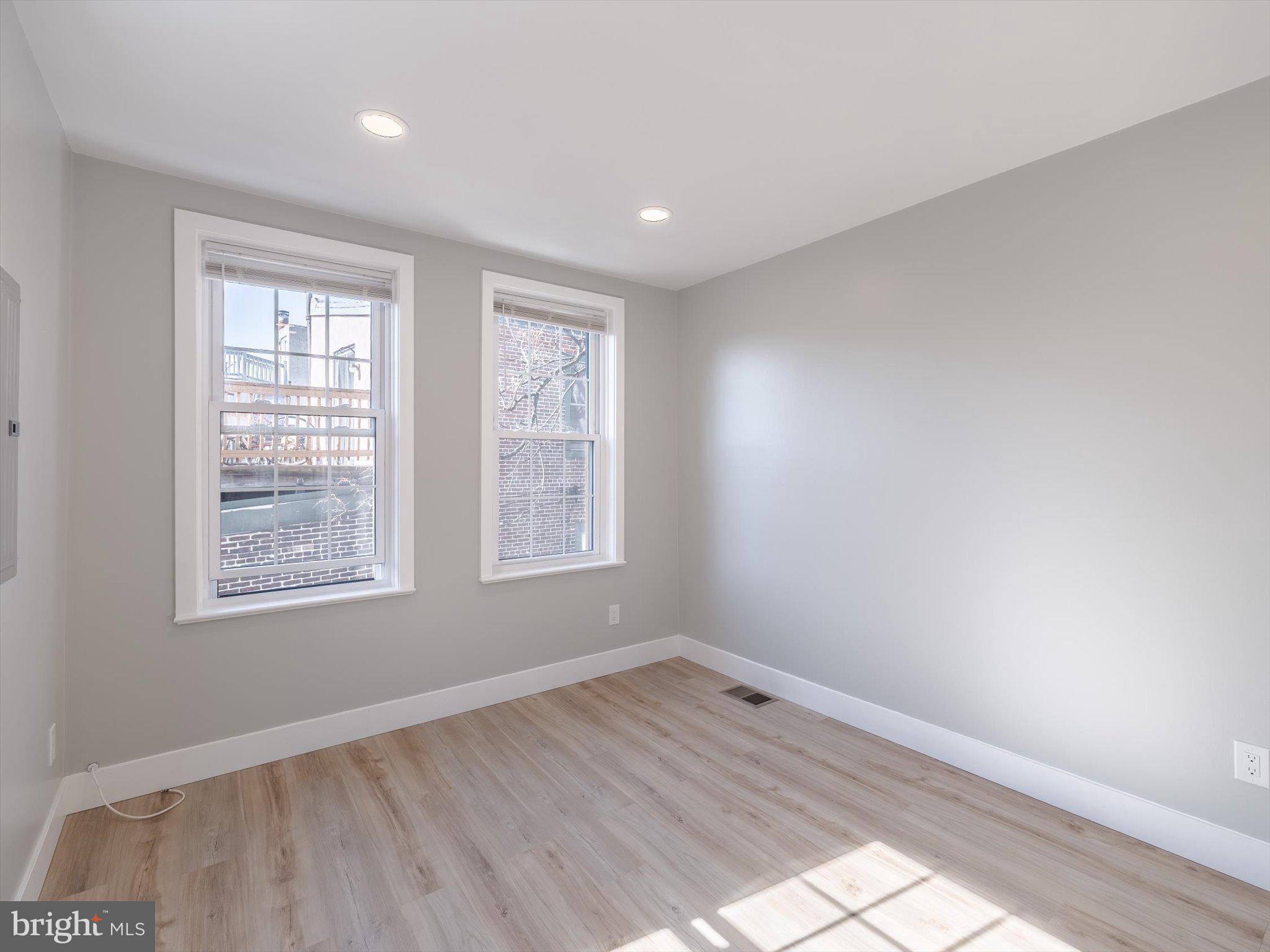 672 N 19TH STREET 2ND FL