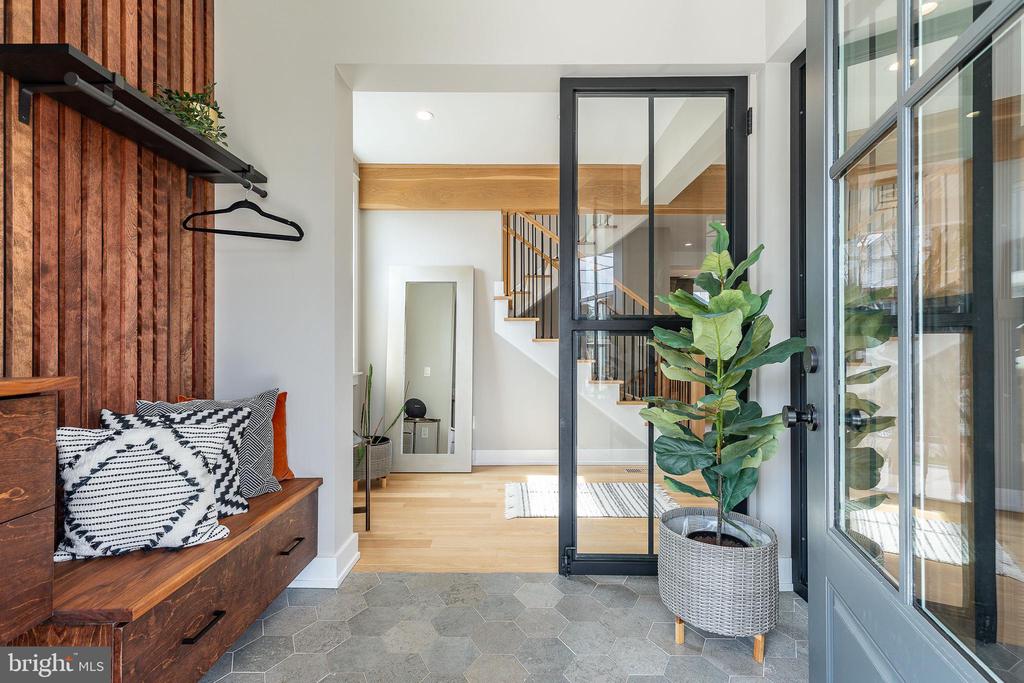 209 E GORGAS LANE