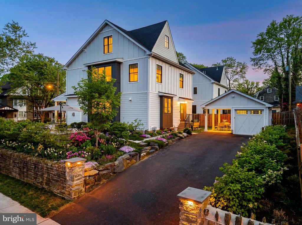 209 E GORGAS LANE