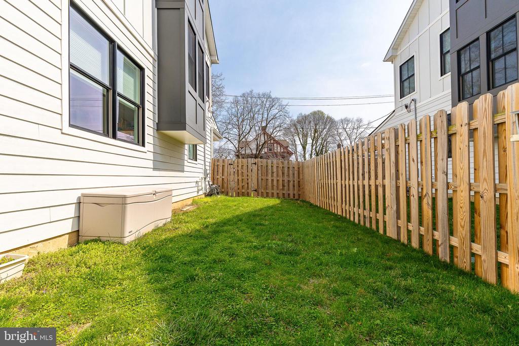 209 E GORGAS LANE
