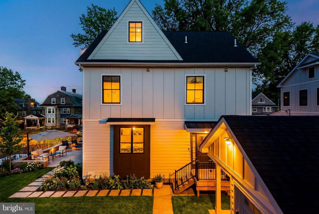 209 E GORGAS LANE