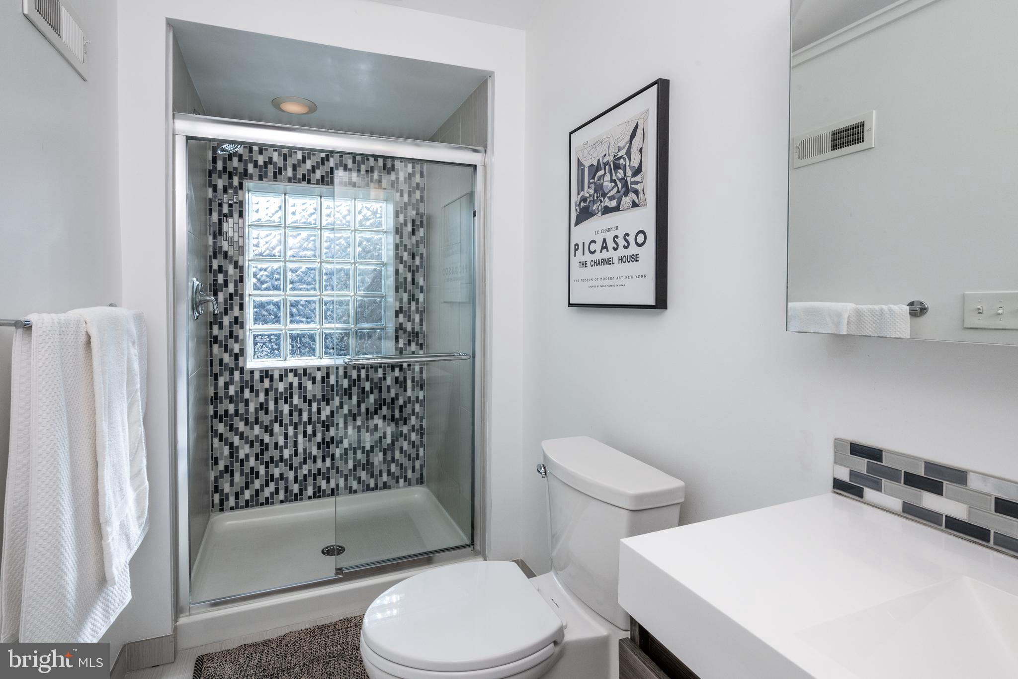 2140 E LETTERLY STREET