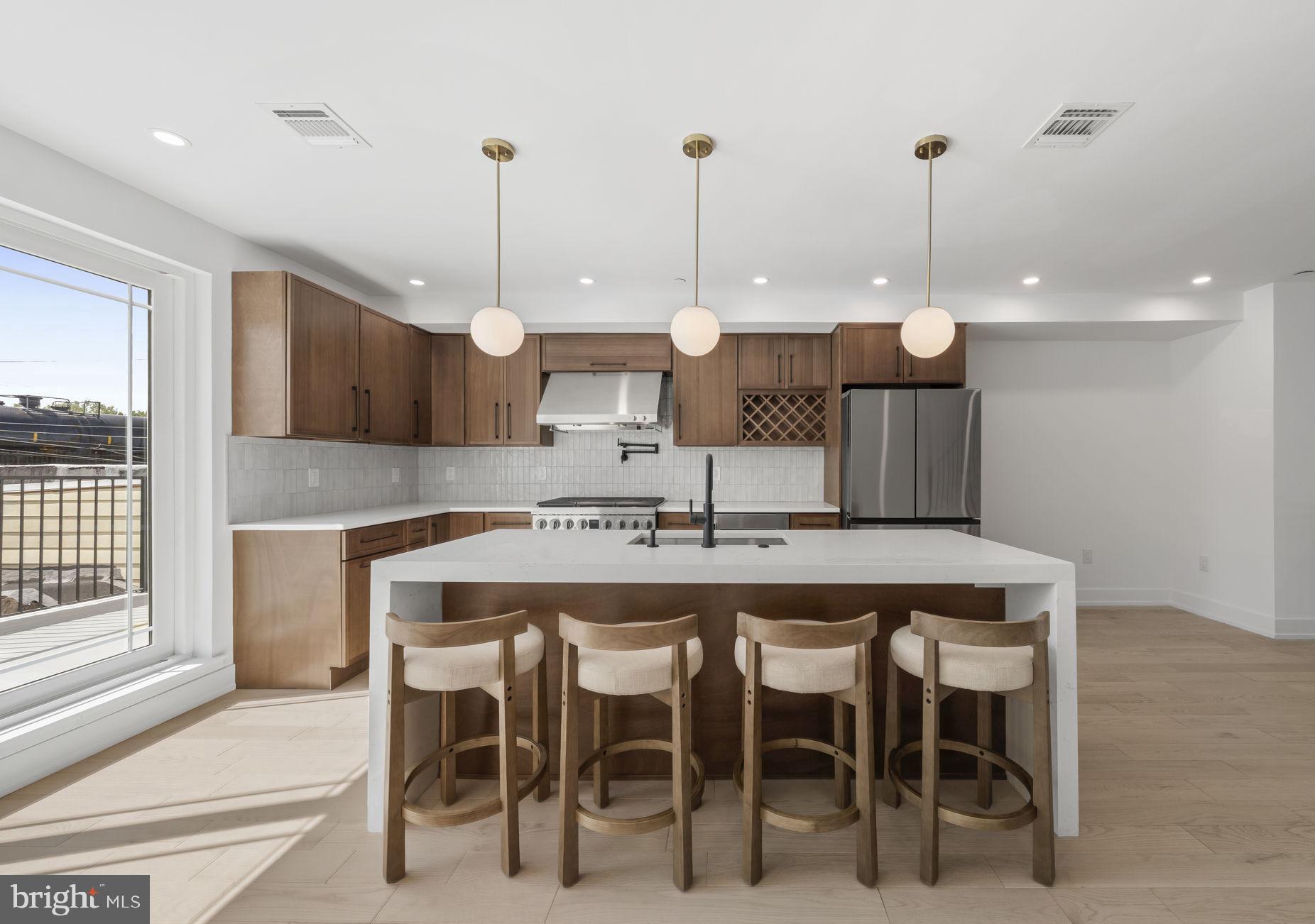 2552 SOMERSET STREET