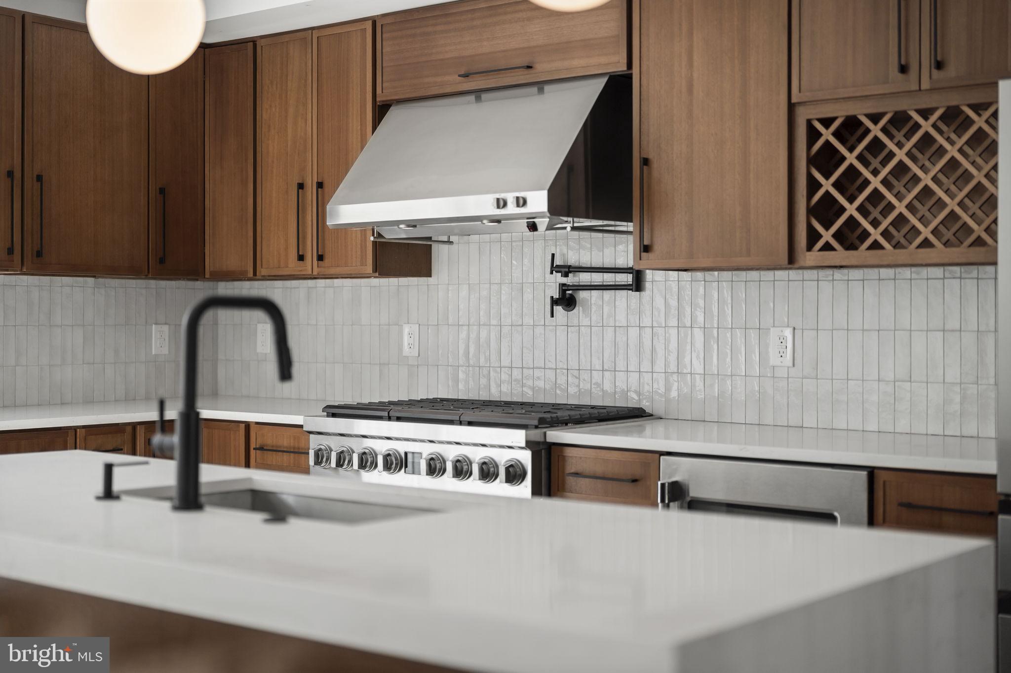 2552 SOMERSET STREET