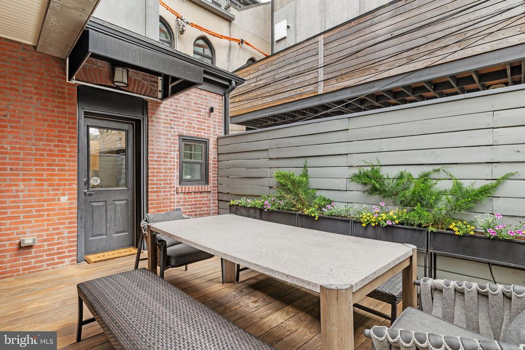 1608 CHRISTIAN STREET