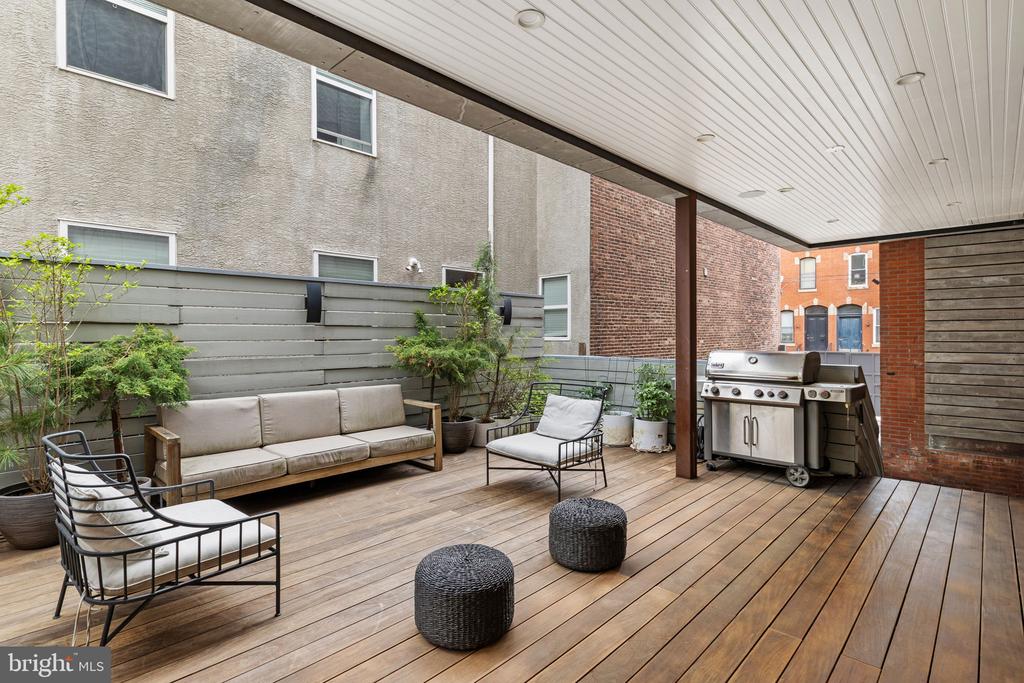 1608 CHRISTIAN STREET
