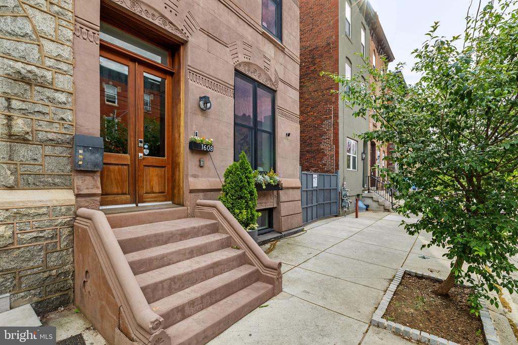 1608 CHRISTIAN STREET