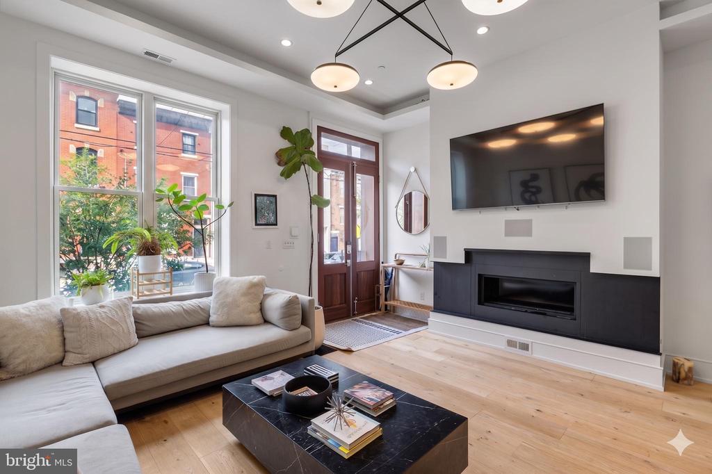 1608 CHRISTIAN STREET