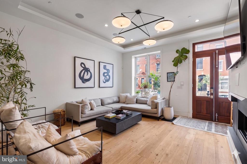 1608 CHRISTIAN STREET