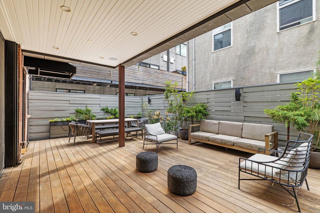 1608 CHRISTIAN STREET