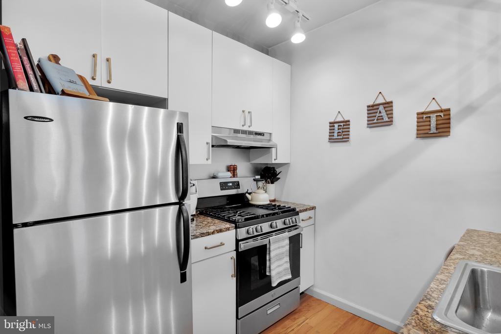 182 GAY STREET 104