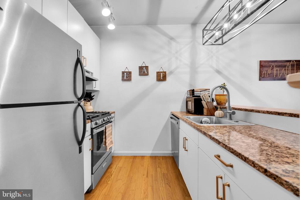 182 GAY STREET 104