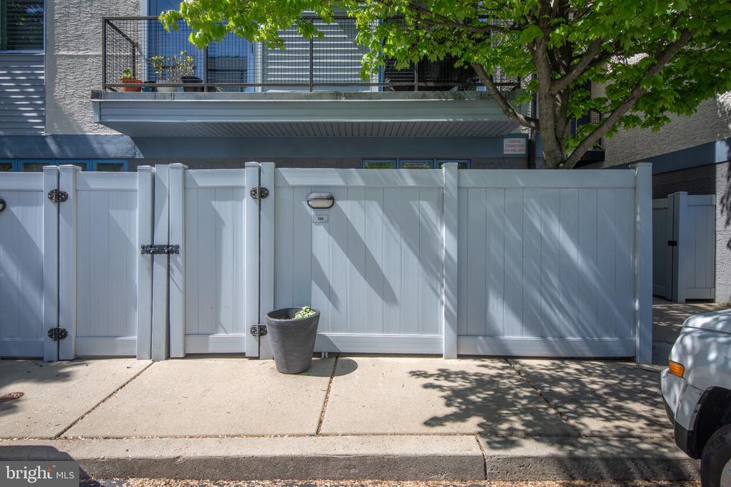 182 GAY STREET 104