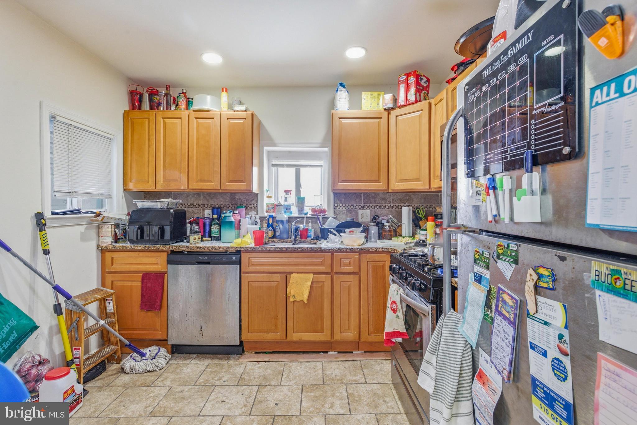 6608 LANSDOWNE AVENUE