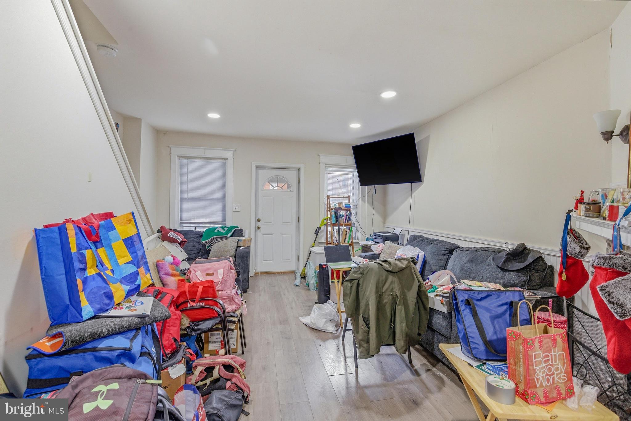 6608 LANSDOWNE AVENUE