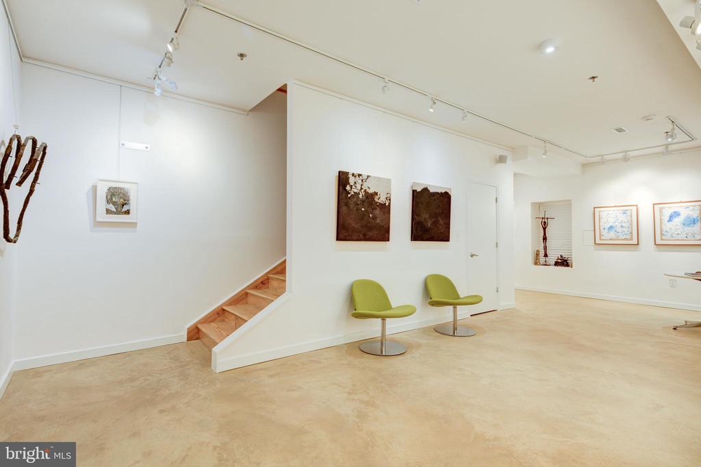 2028 FRANKFORD AVENUE COMM