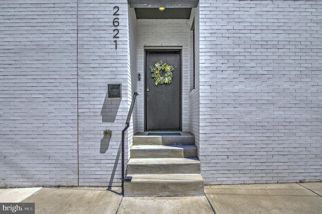 2621 ALMOND STREET