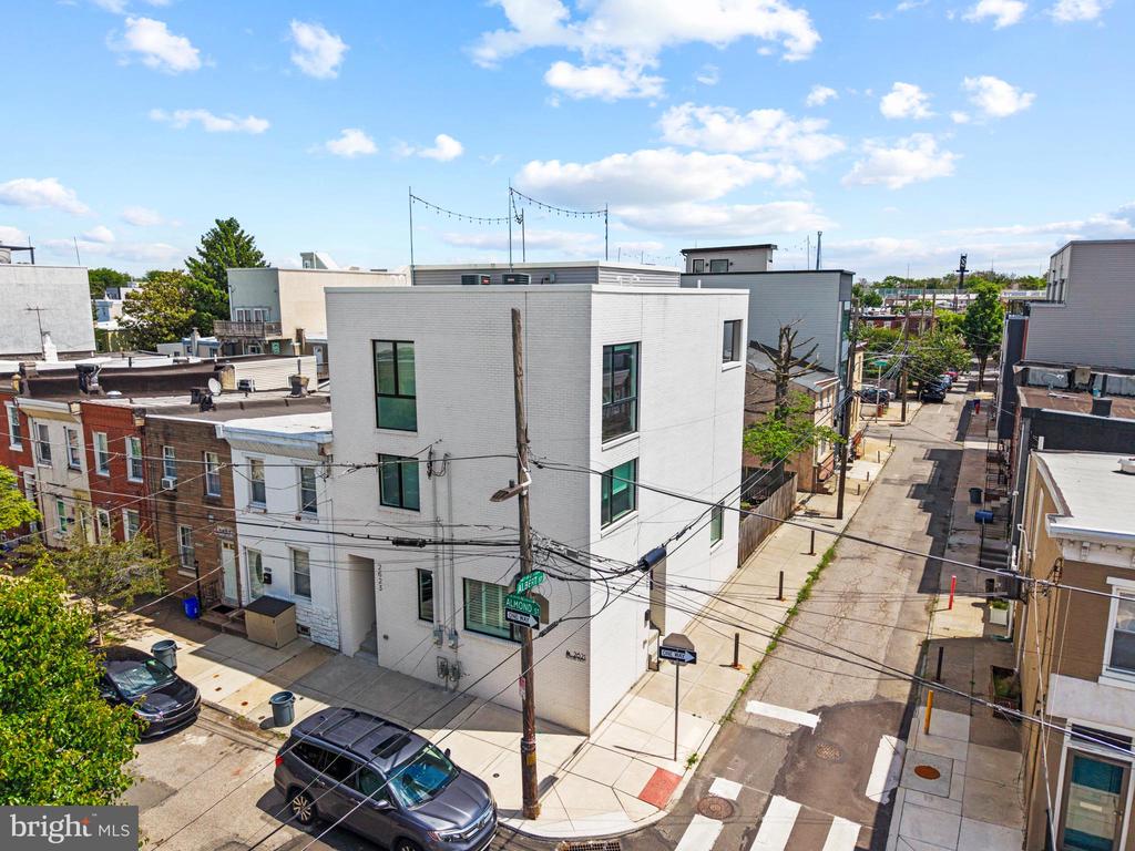2621 ALMOND STREET