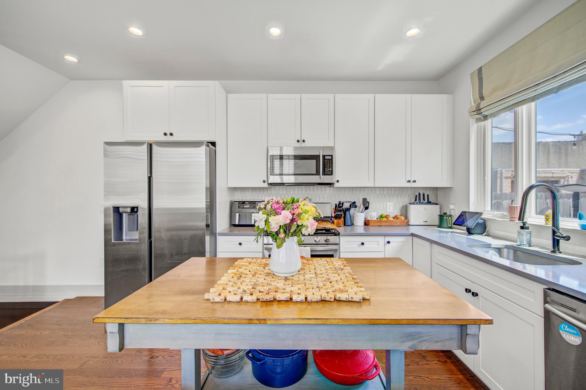 2621 ALMOND STREET