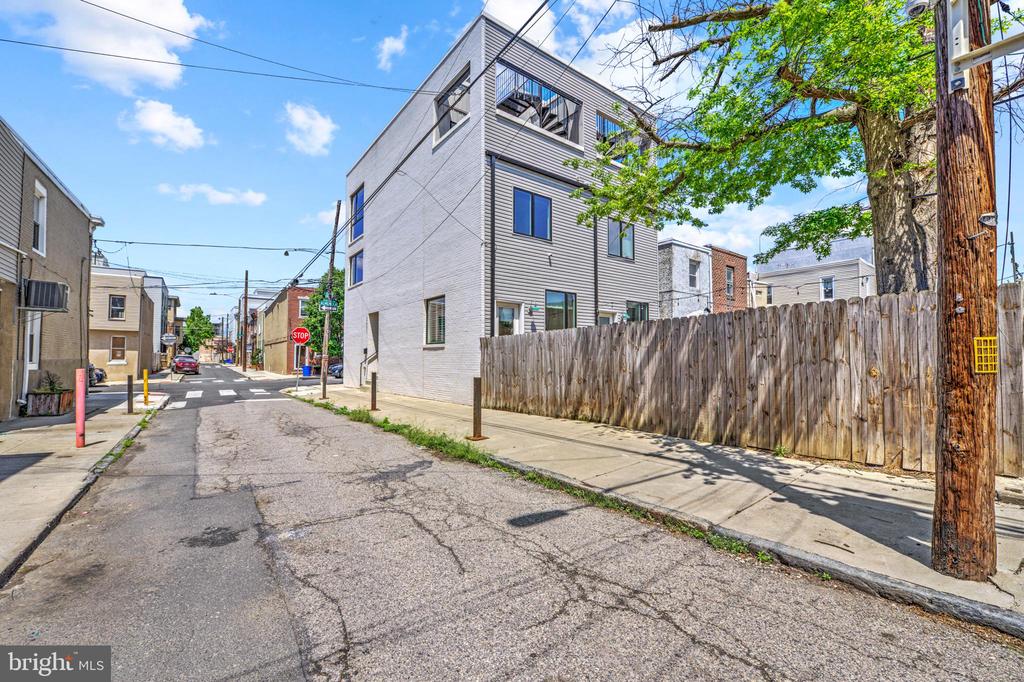 2621 ALMOND STREET
