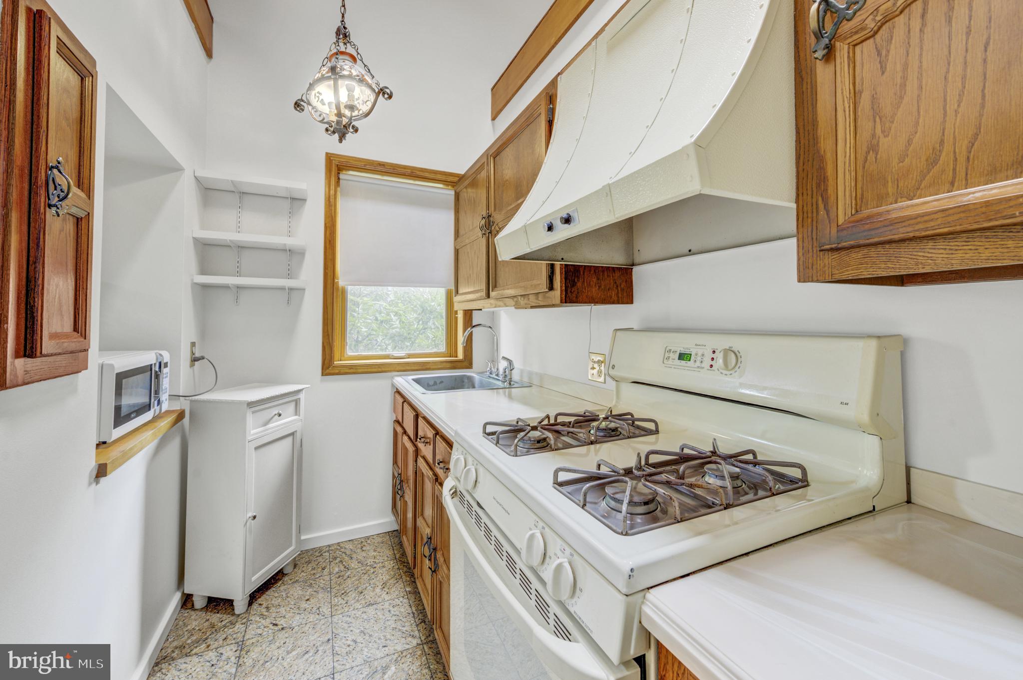 626 S 7TH STREET