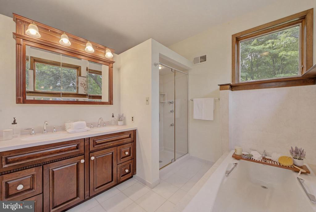 733 CORNELIA PLACE