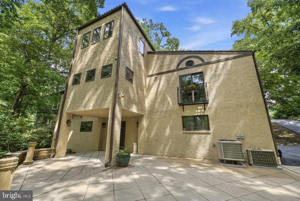 733 CORNELIA PLACE