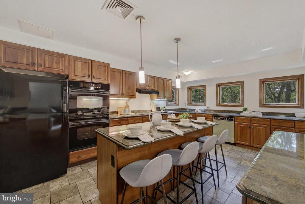733 CORNELIA PLACE