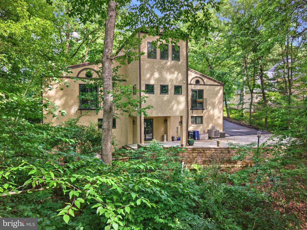 733 CORNELIA PLACE