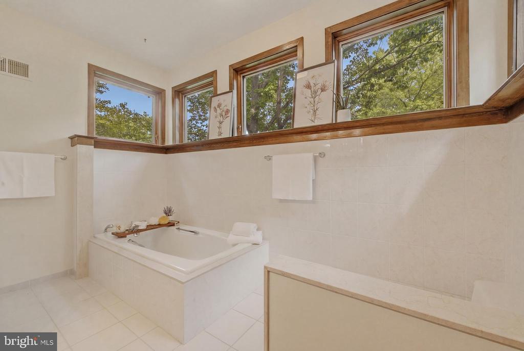 733 CORNELIA PLACE