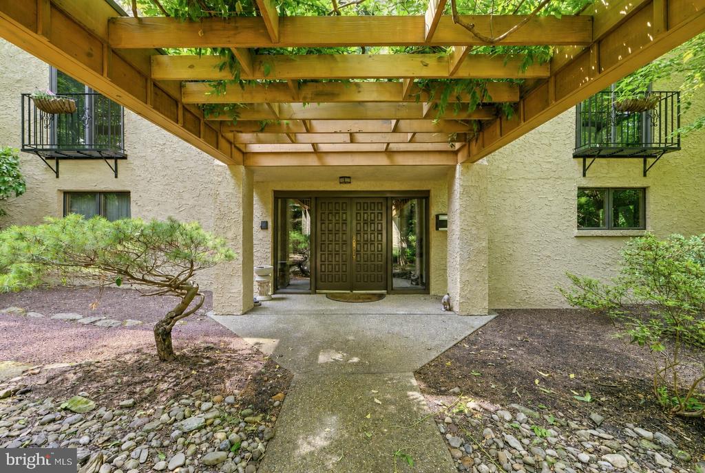 733 CORNELIA PLACE