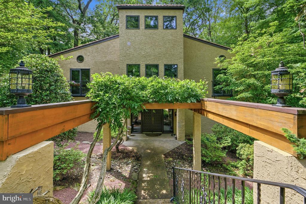 733 CORNELIA PLACE