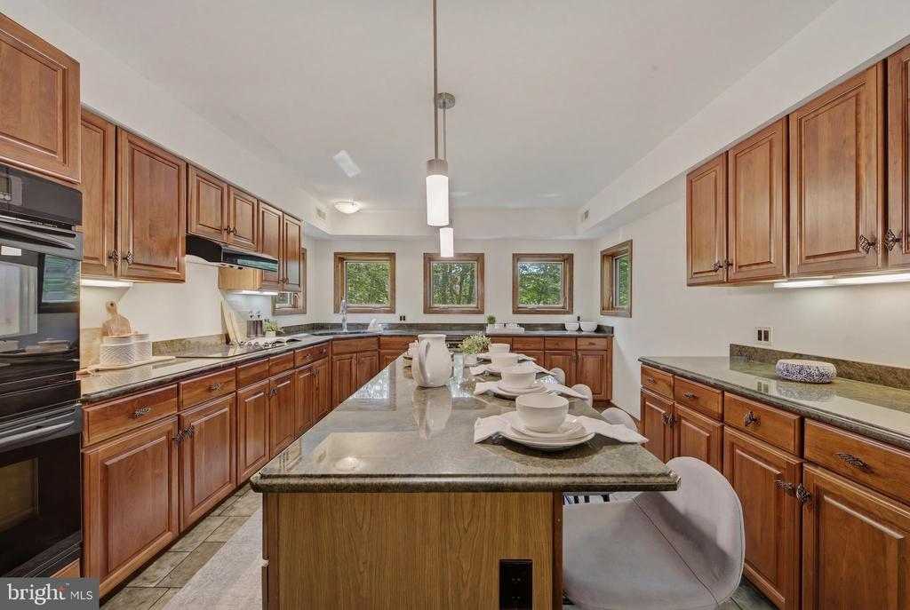 733 CORNELIA PLACE